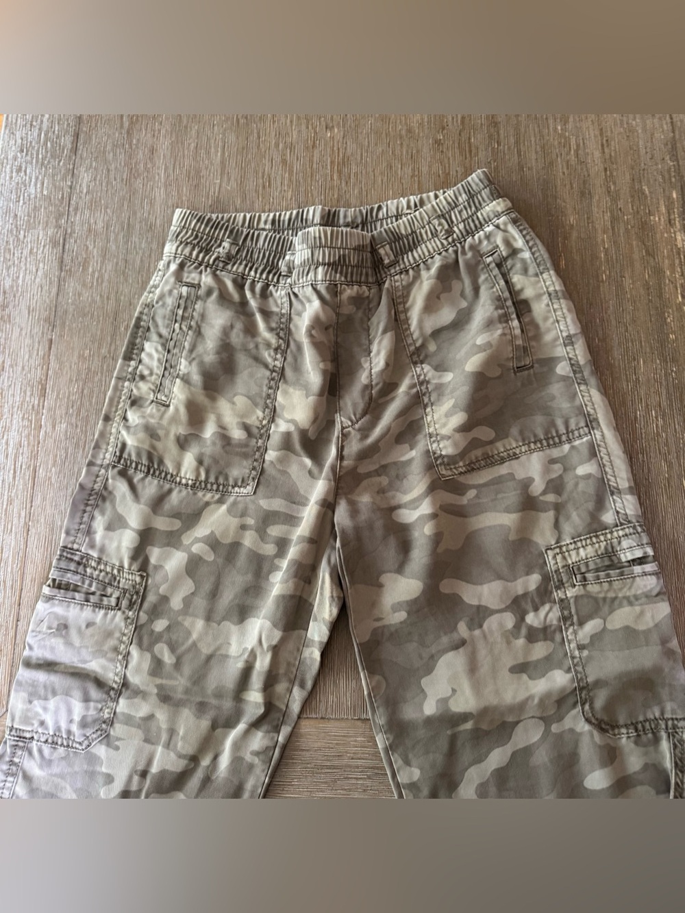 American Eagle Outfitters Women Camo Cargo joggers - Olive Khaki